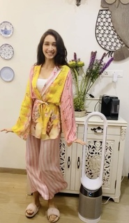 Shreya Chaudhary feet photo 11