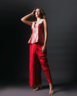 Shreya Chaudhary feet photo 3