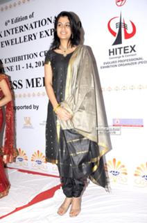 Shreya Dhanwanthary feet photo 18