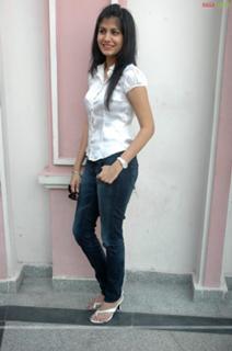 Shreya Dhanwanthary feet photo 15