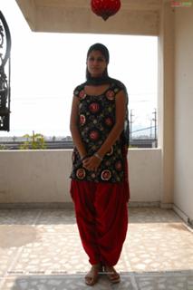 Shreya Dhanwanthary feet photo 11
