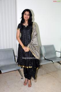 Shreya Dhanwanthary feet photo 1