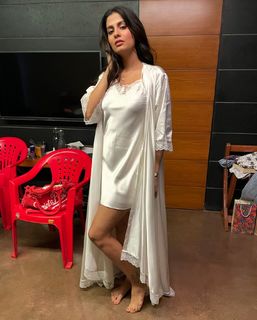 Shreya Dhanwanthary feet photo 16