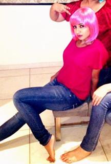 Shreya Ghoshal feet photo thumbnail
