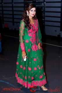 Shreya Ghoshal feet photo thumbnail