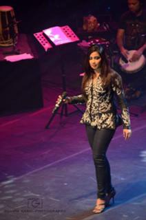 Shreya Ghoshal feet photo thumbnail
