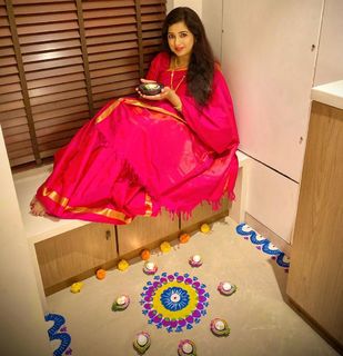 Shreya Ghoshal feet photo thumbnail