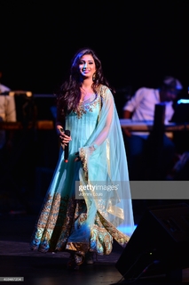 Shreya Ghoshal feet photo thumbnail