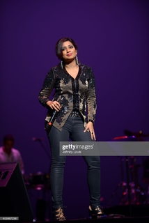 Shreya Ghoshal feet photo thumbnail