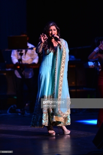 Shreya Ghoshal feet photo thumbnail