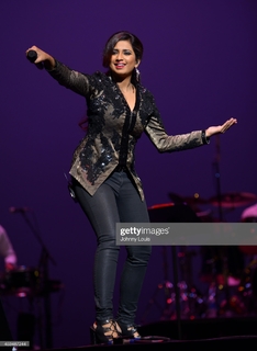 Shreya Ghoshal feet photo thumbnail