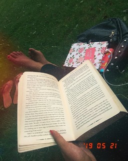 Shreya Ghoshal feet photo thumbnail