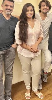 Shreya Ghoshal feet photo thumbnail