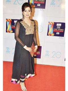 Shreya Ghoshal feet photo thumbnail