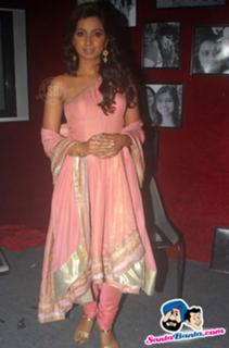Shreya Ghoshal feet photo thumbnail