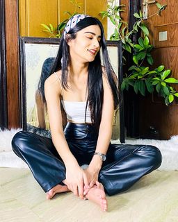 Shreya Sharma feet photo 17