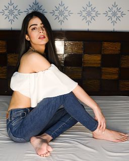 Shreya Sharma feet photo 7