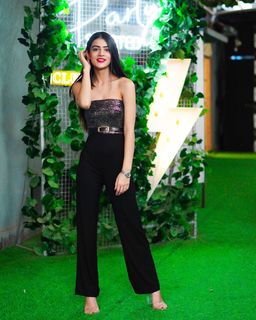 Shreya Sharma feet photo 1