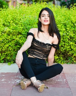 Shreya Sharma feet photo 8