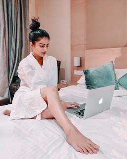 Shreya Sharma feet photo 12
