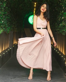 Shreya Sharma feet photo 2