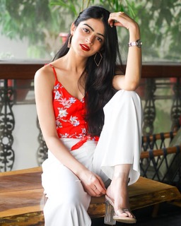 Shreya Sharma feet photo 18