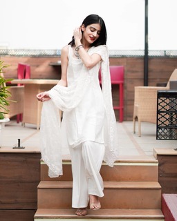 Shreya Sharma feet photo 14