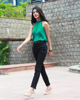 Shreya Sharma feet photo 2