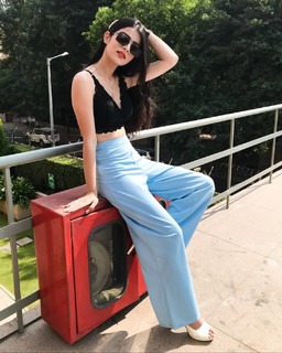 Shreya Sharma feet photo 1