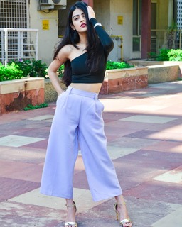 Shreya Sharma feet photo 17