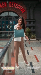 Shreya Sharma feet photo 11