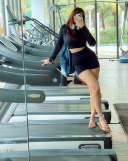 Shreya Sharma feet photo 7