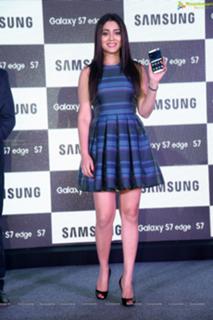 Shriya Saran feet photo thumbnail
