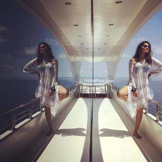 Shriya Saran feet photo thumbnail