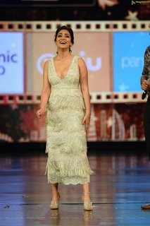 Shriya Saran feet photo thumbnail