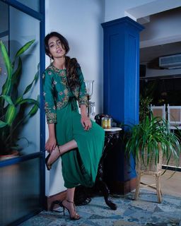 Shriya Saran feet photo thumbnail
