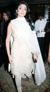 Shriya Saran feet photo thumbnail