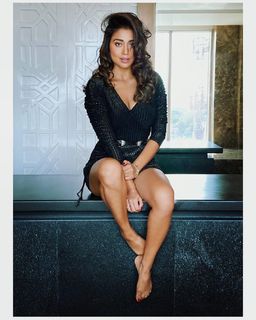 Shriya Saran feet photo thumbnail