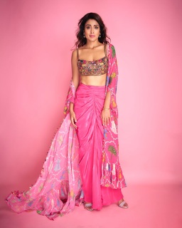Shriya Saran feet photo thumbnail