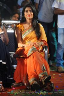 Shriya Saran feet photo thumbnail