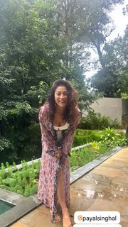 Shriya Saran feet photo 12