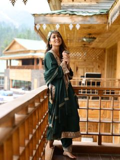 Shriya Saran feet photo 11