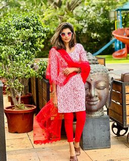 Shruthi Rajanikanth feet photo 18