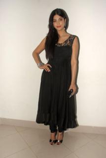Shruti Haasan feet photo thumbnail