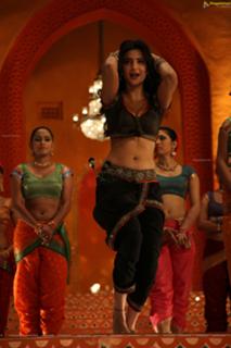 Shruti Haasan feet photo thumbnail