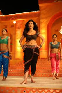 Shruti Haasan feet photo thumbnail