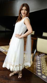 Shruti Haasan feet photo thumbnail