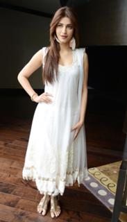 Shruti Haasan feet photo thumbnail