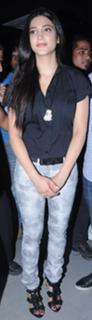 Shruti Haasan feet photo thumbnail