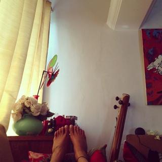 Shruti Haasan feet photo thumbnail